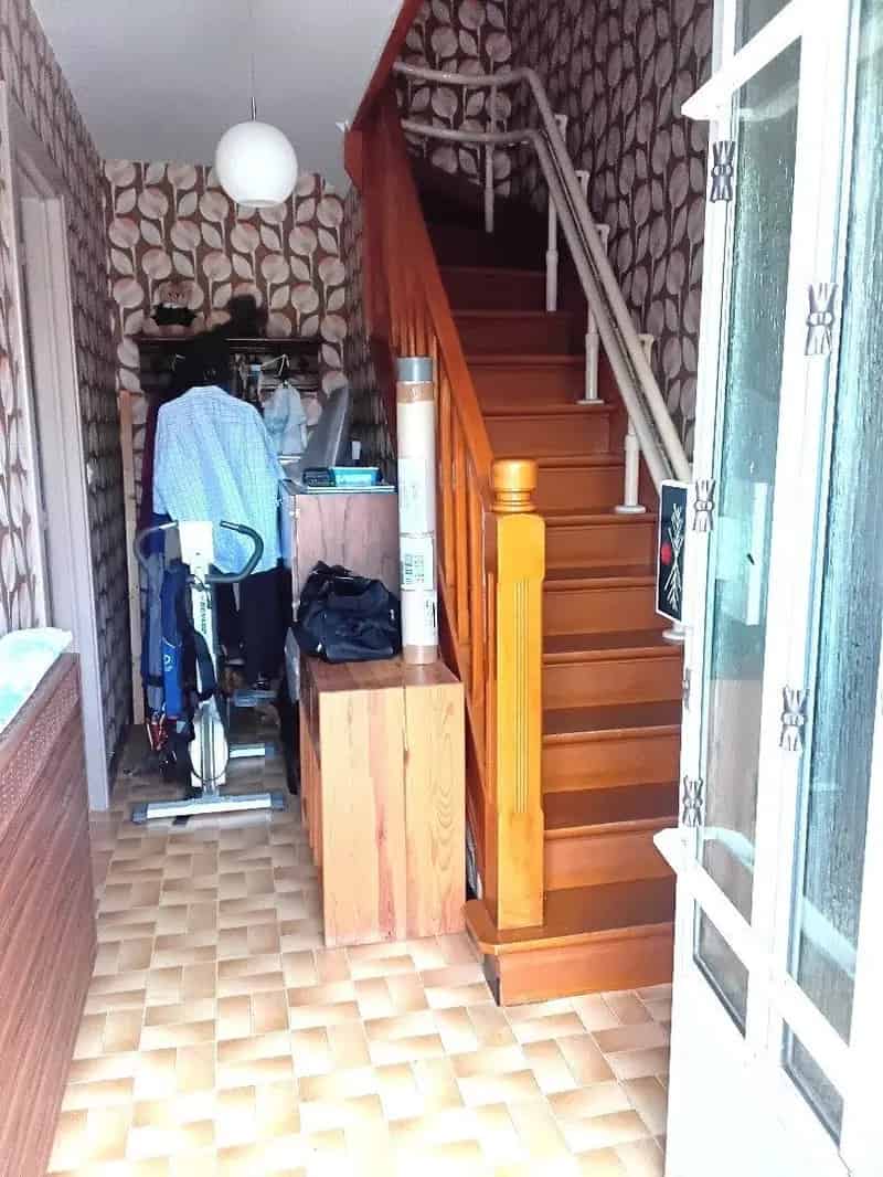 Te renoveren 3 gevelwoning met ruime oprit en tuin