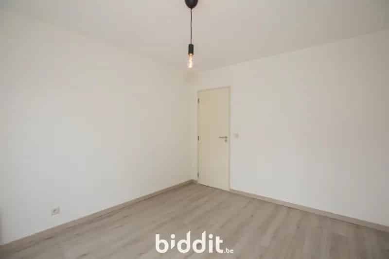 INSTAPKLAAR Appartement 3 slaapkamers Tuin Nabij Winkels