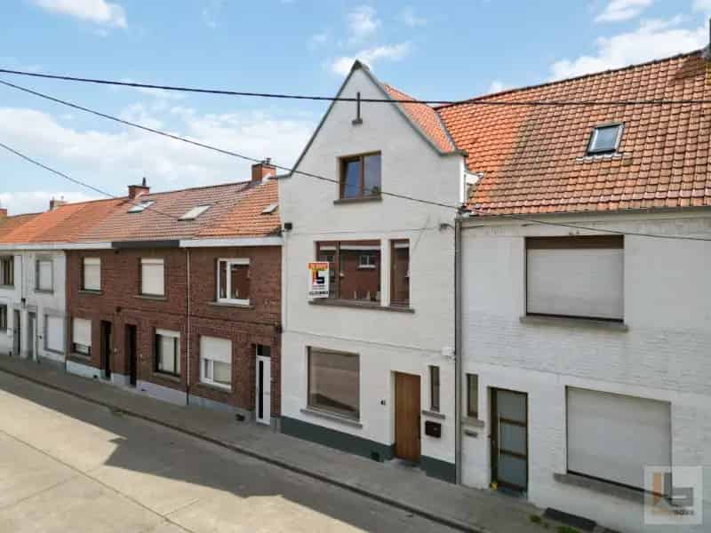 Huis te koop Zwevegem: Gerenoveerde woning met 3 slaapkamers en tuin