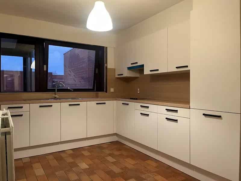 Appartement te Koop Roeselare - Ruim Terras en Vernieuwde Keuken