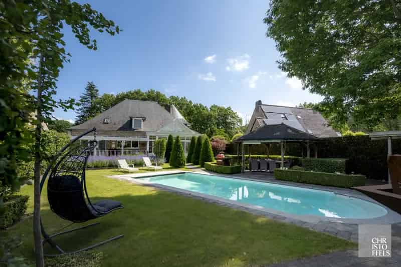 Huis te koop: Villa met Praktijkruimte en Zwembad