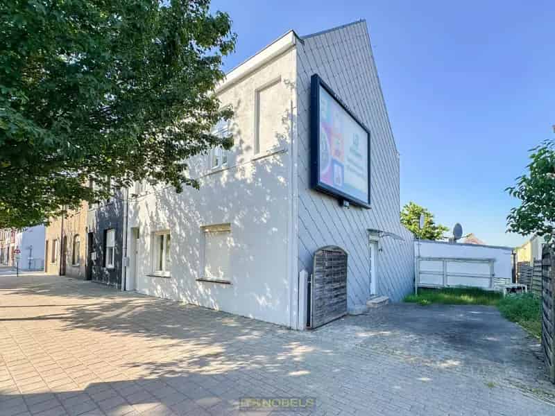 Ruime Eigendom te Eine met 4 Slaapkamers en Garage