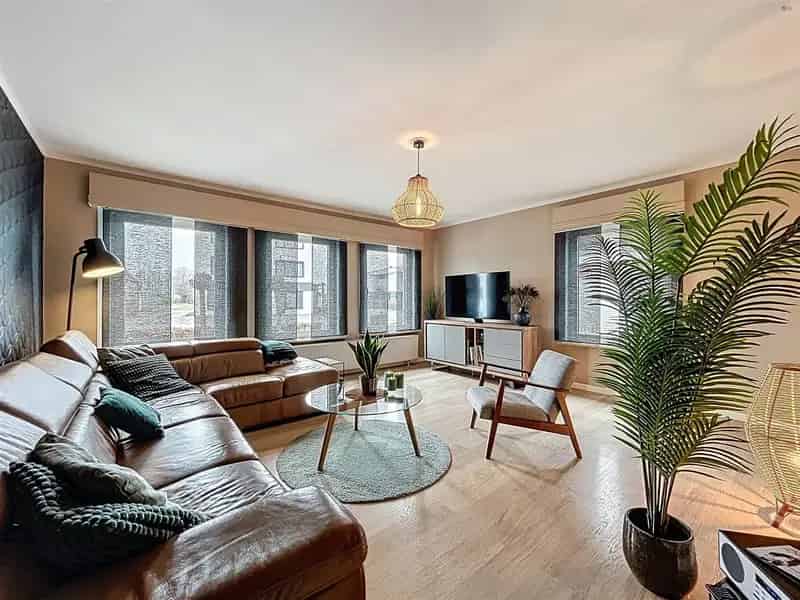 Instapklare Open Bebouwing 3 Slaapkamers 919m²