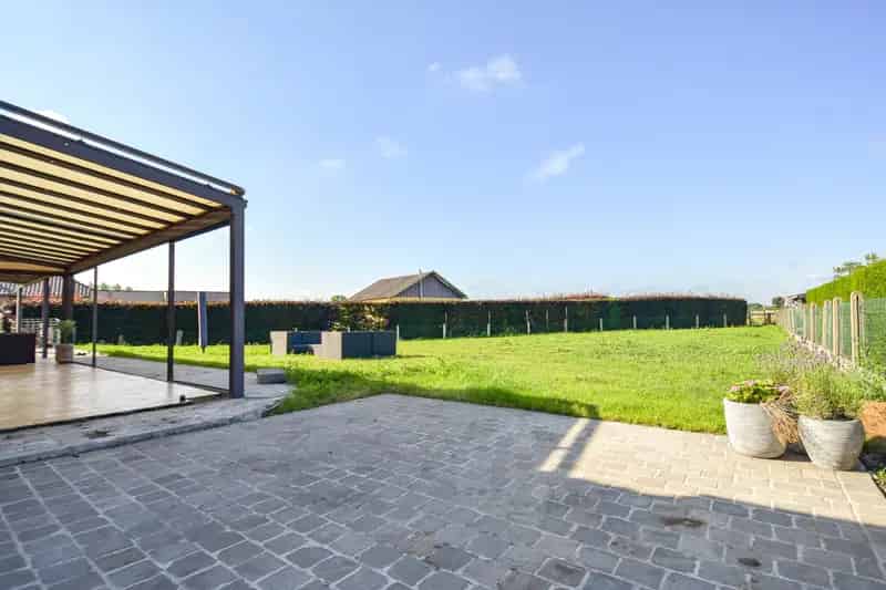 Ruime Vernieuwde woning met praktijkruimte te koop