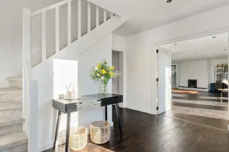 Ruime Villa Zes Slaapkamers Toplocatie