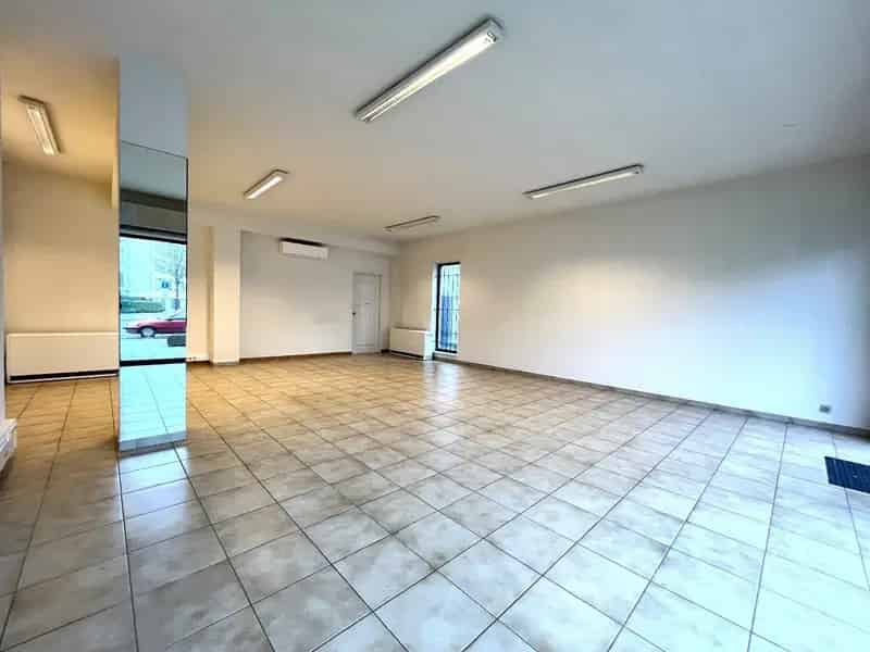 Handelsruimte met inpandige garage