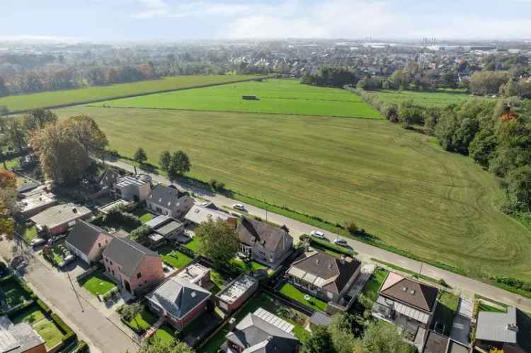 Ruime landelijke villa met 4 slpk en weide van 5,5 ha