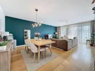 Appartement te Huur Ukkel 3 slaapkamers 120m² Balkon