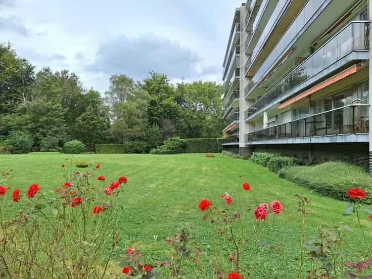 Appartement Te Koop met Zwembad en Parkzicht