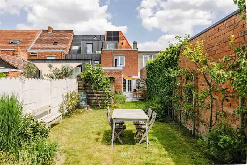 Huis te huur Sint-Amandsberg: 3 slaapkamers, tuin & garage