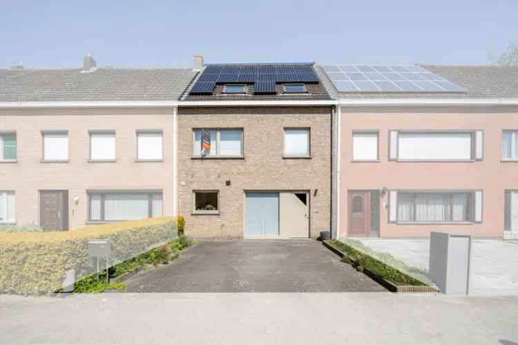 Gezinswoning te Male met 2 Park. Zonnepanelen Nieuwe Keuken Badkamer