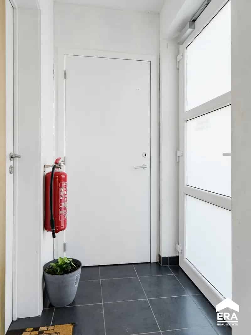 Handelspand met Duplexappartement te Koop Pelt