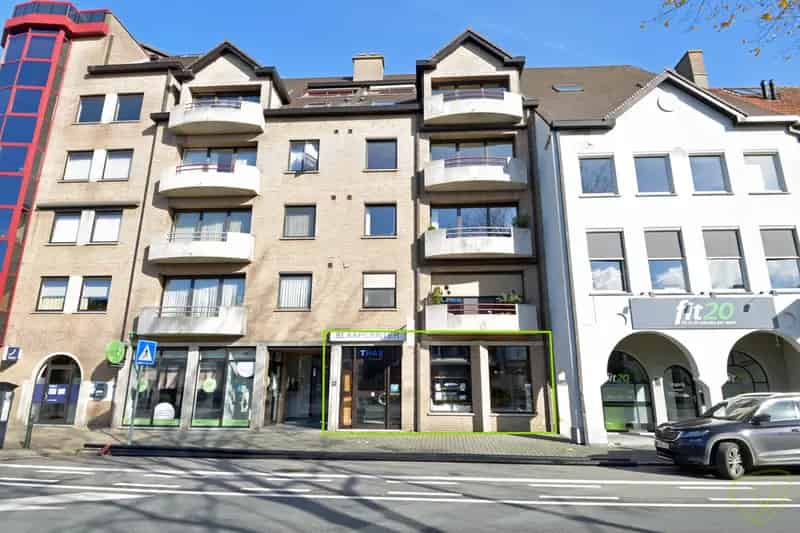Kantoor te Huur Eeklo Ruime Handelsruimte met Etalage