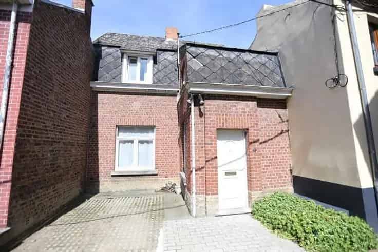 Huis Te Koop Wavre: Charmante Maisonnette met Parking en Tuin