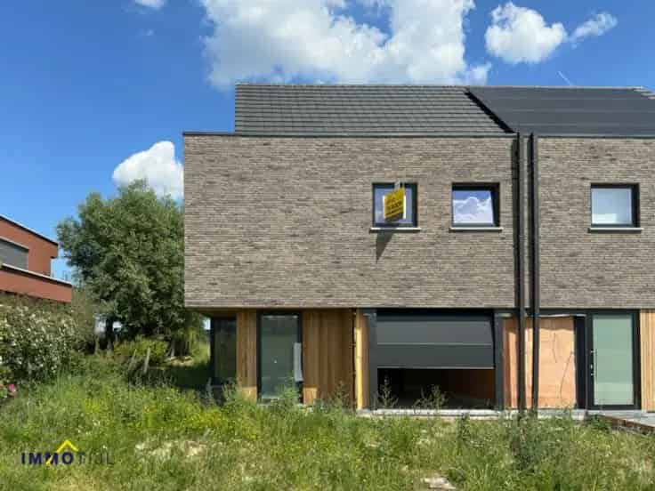 Nieuwbouw woning te koop met 3 slaapkamers en garage