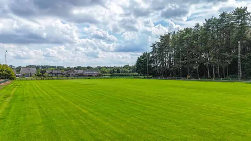 Voetbalveld te huur met kantine 245 ha bosrijke omgeving