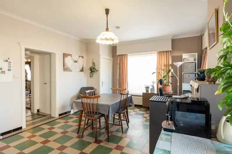 Ruime te renoveren woning op 12a30 met veel potentieel