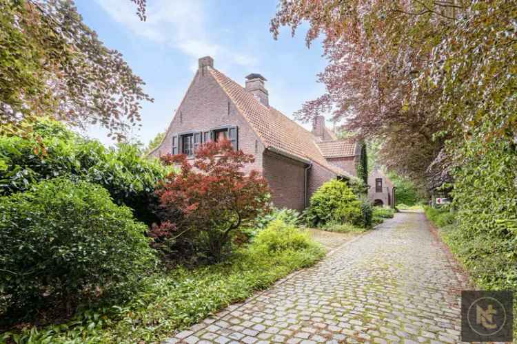 Uitzonderlijke villa met 6 slaapkamers en 2 garages