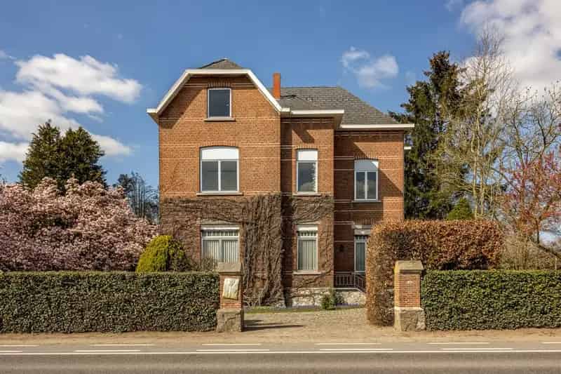 Unieke herenwoning met veel potentieel