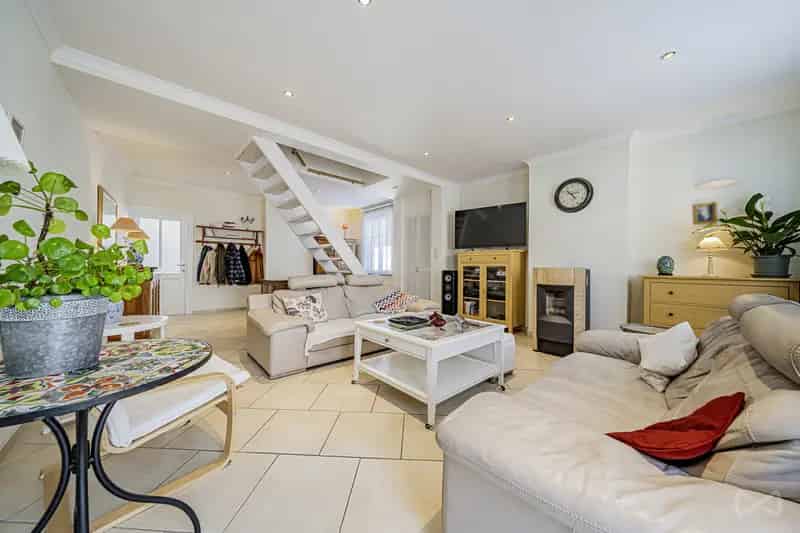 Huis te koop 4 slaapkamers Grote woonkamer Garage Tuin