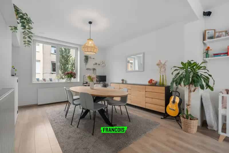 Huis te koop Oostende: Vernieuwde Bel-Etagewoning