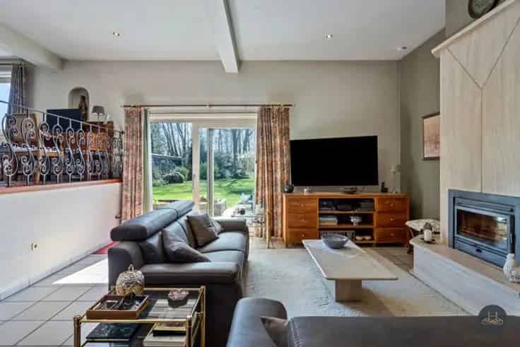 Huis Te Koop: Gerenoveerde hoeve met tuin en uitzicht