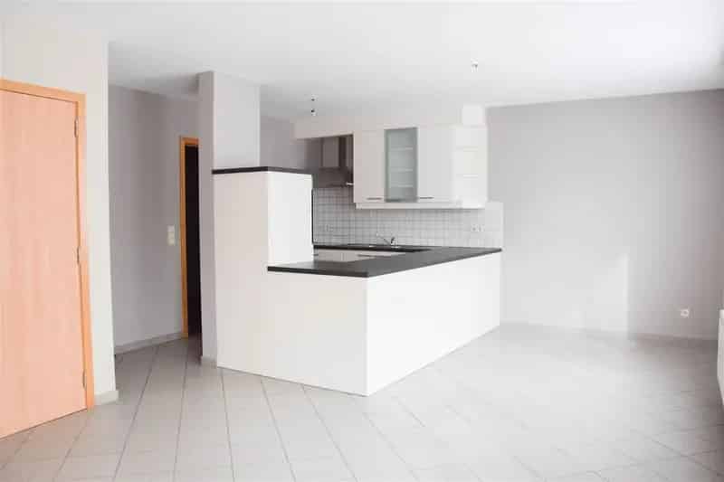 Gelijkvloers appartement te koop met garage