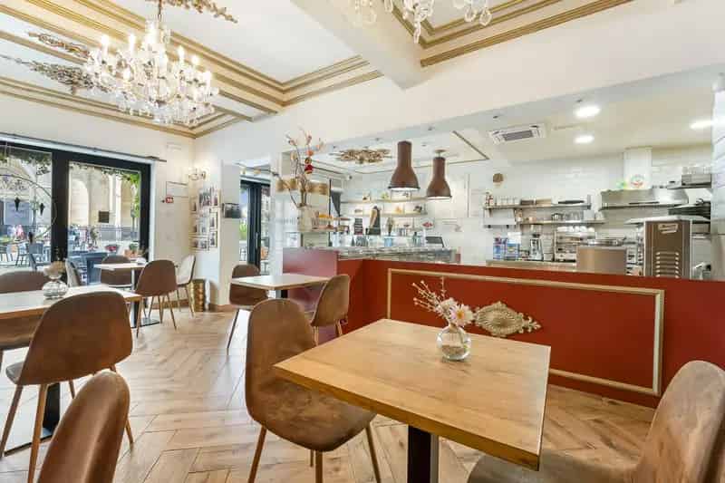 Handelspand met IJssalon en B&B