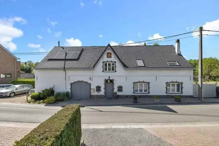 Huis Te Koop Sint-Martens-Lennik: 4 slaapkamers, zwembad, bos