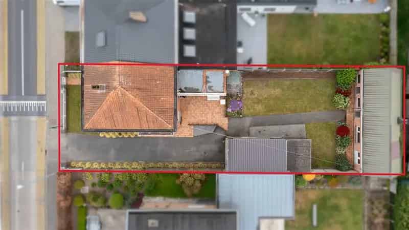 Halfopen Bebouwing met Bijgebouw en Tuin te Sint-Kruis