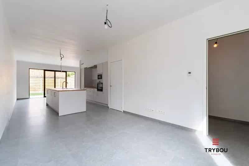 Huis te Huur in Merkem: Gerenoveerde Rijwoning