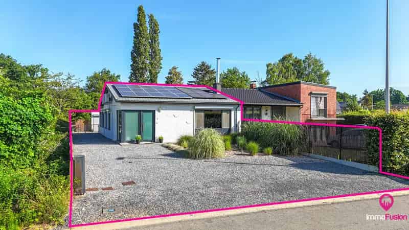 Bungalow te koop Zonhoven: gerenoveerd, tuin, zwemvijver, zonnepanelen