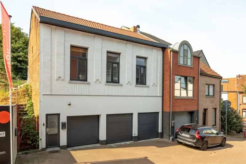 Bel-etage Aarschot: 2 slaapkamers, 3 garages, tuin