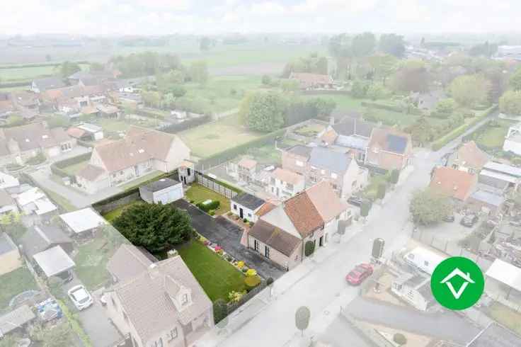 Huis Te Koop 3 Slaapkamers Dubbele Garage Bouwgrond