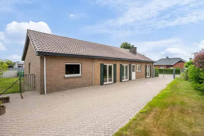 Rustig Gelegen Bungalow met 4 Slaapkamers