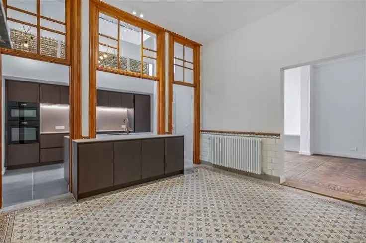 Te koop appartement in Antwerpen met hoge plafonds en moderne technieken