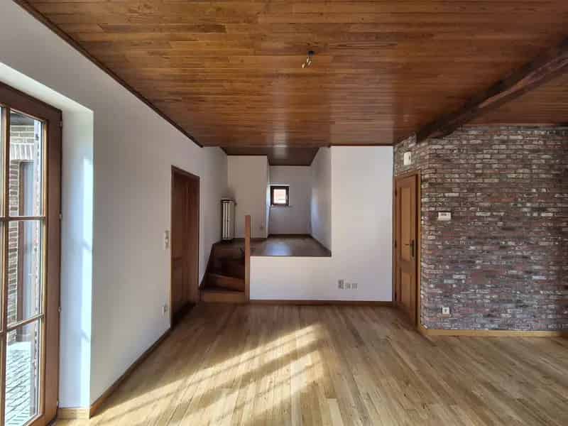 Huis te huur: Open bebouwing met tuin en dubbele garage