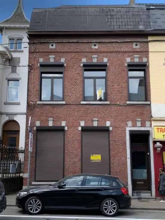 Huis Te Koop: Burgerwoning Met Commerciële Ruimte En Studio