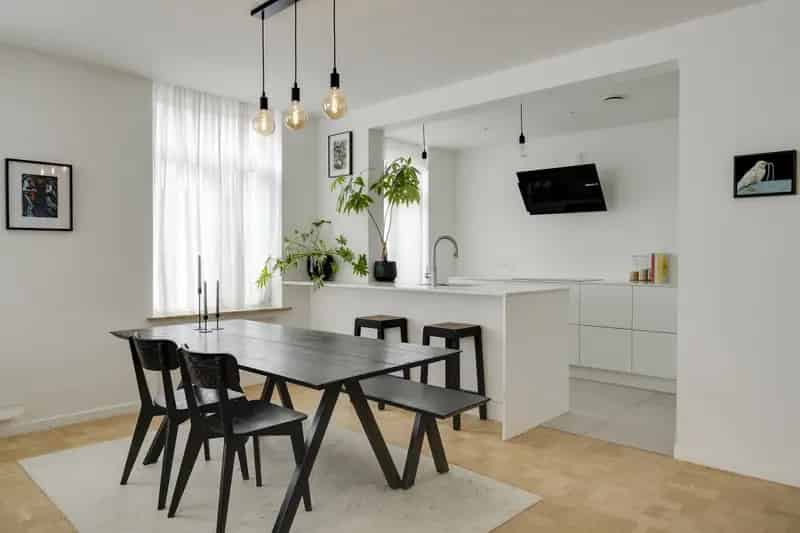 Stijlvol Hoekappartement te Koop