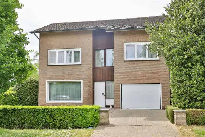 Huis te koop Lint: 4 slaapkamers, garage, op te frissen
