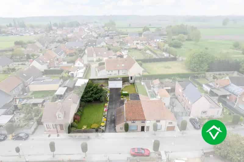 Huis te koop: 4 slaapkamers, dubbele garage en bouwgrond