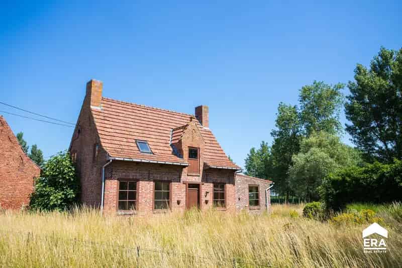 Huis te huur met bijgebouwen en grote grond