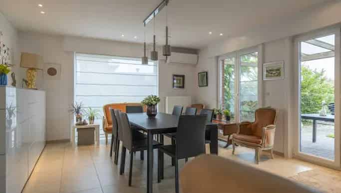 Huis te koop in Heule: 3 slaapkamers, bureauruimte, 3 garages