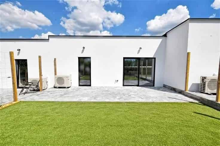 Nieuwe gelijkvloerse villa te koop