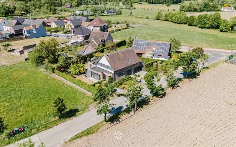Luxe villa te koop met 4 slaapkamers en grote tuin in Merelbeke