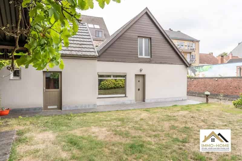 Op te frissen woning Lochristi centrum
