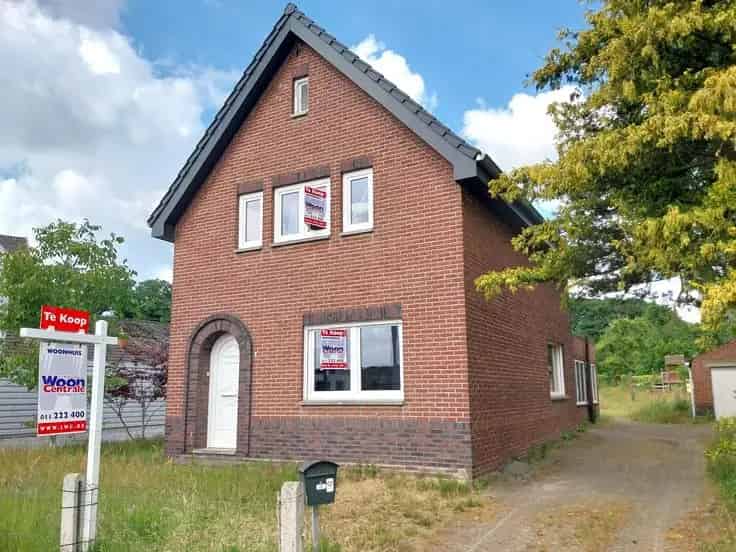 Huis Te Koop Dilsen-Stokkem: Ruime woning met tuin en garage
