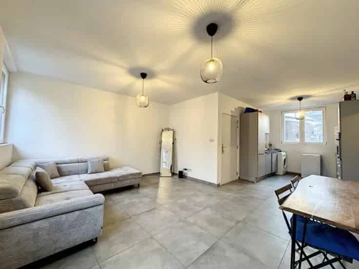 Appartementsblok Te Koop Nabij HEC