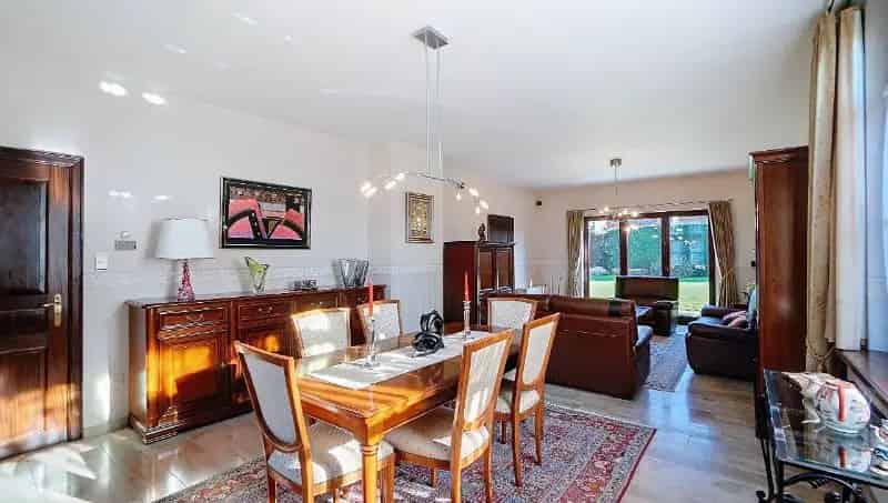 Villa van 267m² op 11 are te koop
