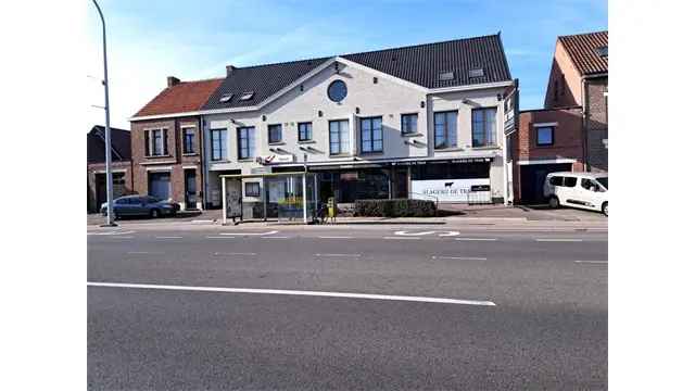 Gerenoveerd Duplex Appartement met Terras en Autostaanplaats